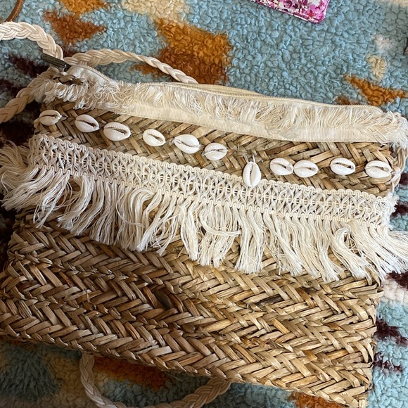 Beach bag with puka shells - Picture 4 of 4
